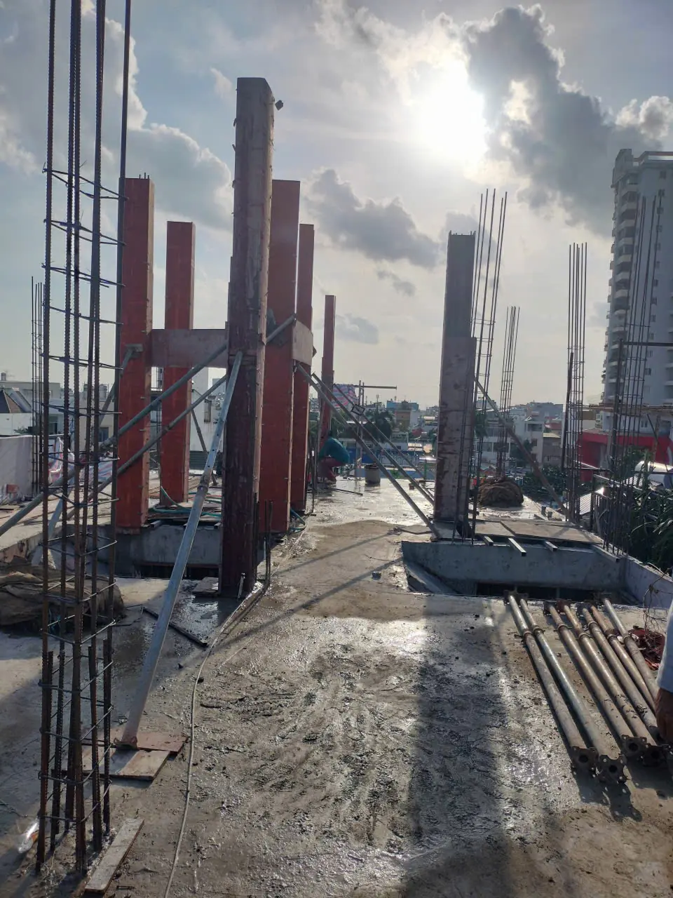 X&acirc;y kh&aacute;ch sạn trọn g&oacute;i TPHCM